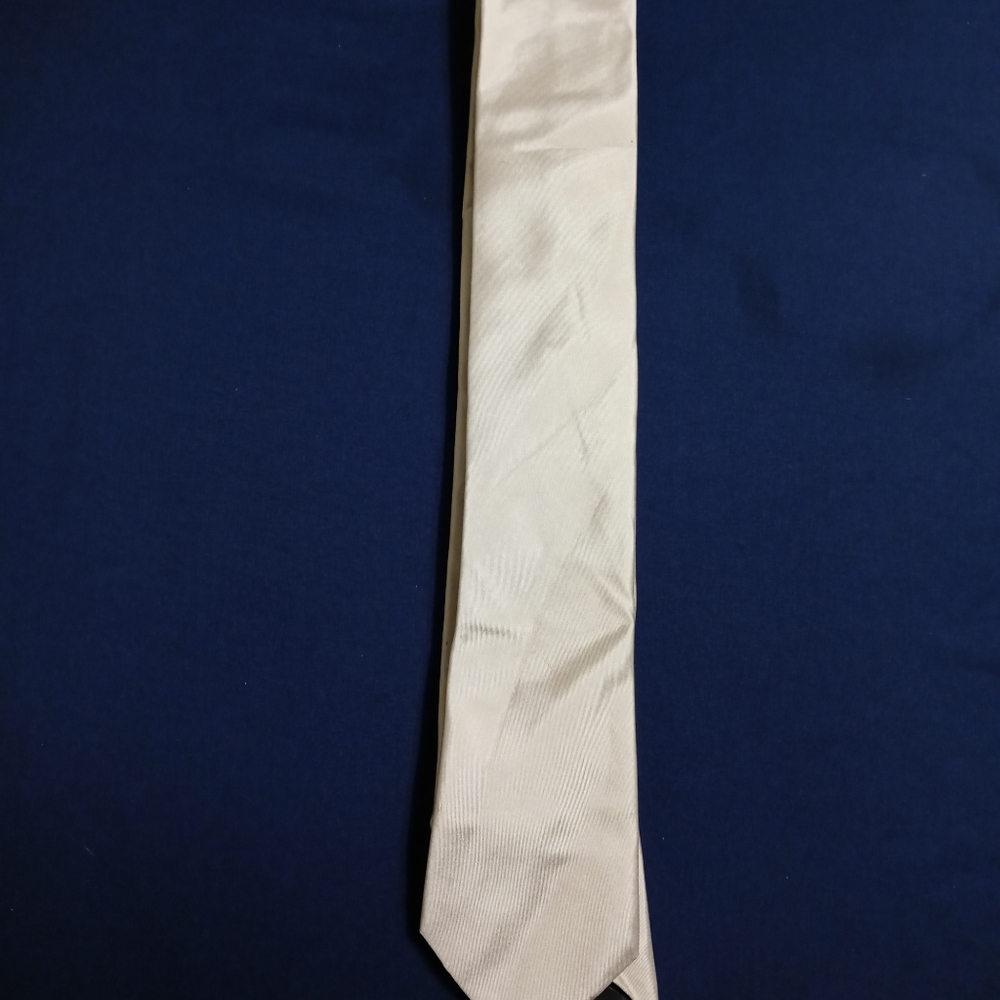 Michael Kors gold tie - Picture 2 of 2